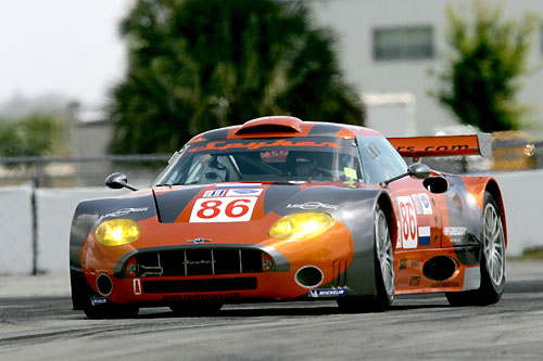 Mike Hezemans met Janis en Kane op jacht naar succes voor Spyker